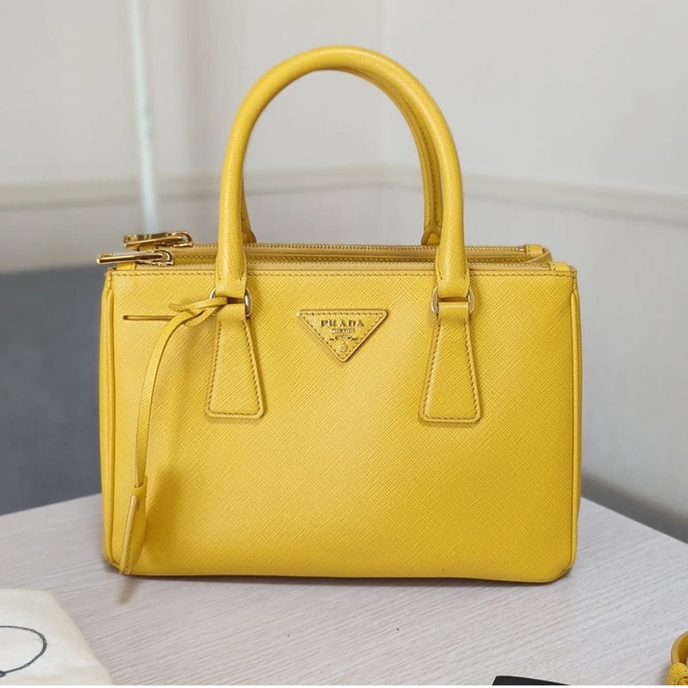 Prada Galleria Saffiano leather small-bag in Yellow